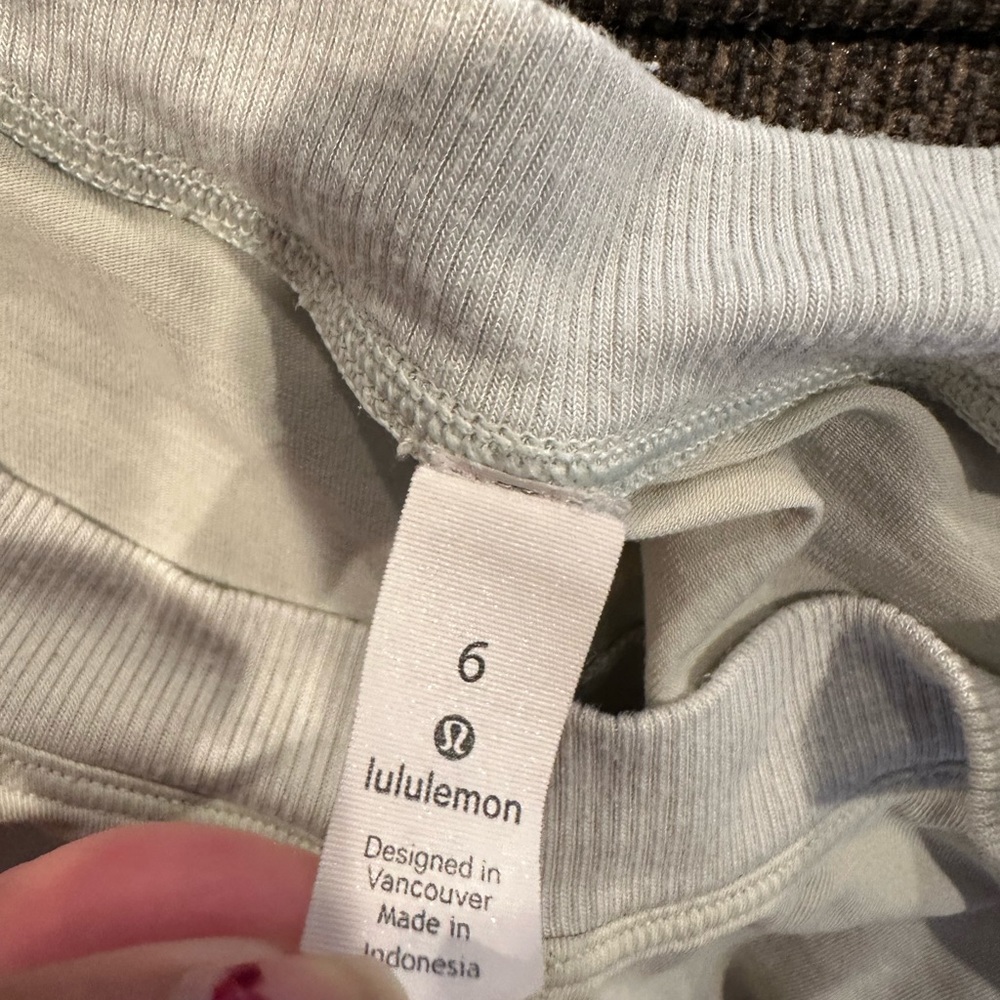 Lululemon - Picture 8 of 11